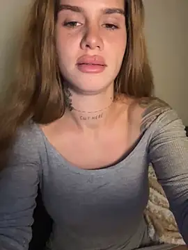 EmiliaCatalina online show from April 2026 11:49:01 PM