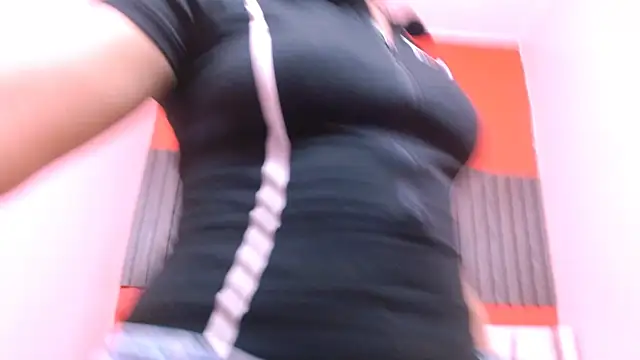 VeronicaRobles online show from June 2026 06:23:01 PM