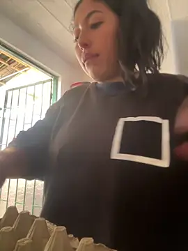 emmyjhonson07 online show from February 2026 12:38:02 PM