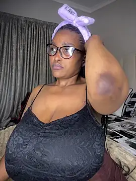 Bustygoddess32 online show from April 2026 09:39:01 PM