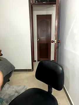 Snapshot of Charlotte_cutee18 chatting on October 2025 11:27:02 PM Charlotte cutee18 online show from October 2025 11:27:02 PM