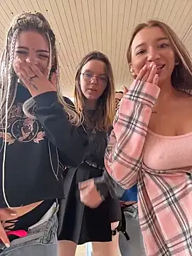 RollingGirls online show from March 2026 01:11:02 PM