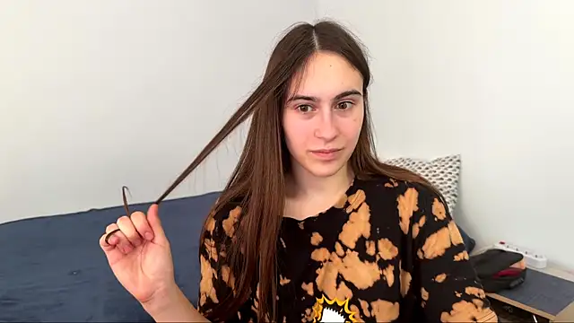 AliceKolltt online show from April 2026 08:40:02 AM