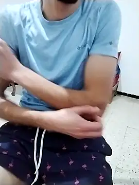 Snapshot of Zoro_23cm chatting on November 2025 10:37:01 PM Zoro 23cm online show from November 2025 10:37:01 PM