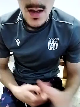 Snapshot of Zoro_23cm chatting on November 2025 09:30:02 PM Zoro 23cm online show from November 2025 09:30:02 PM