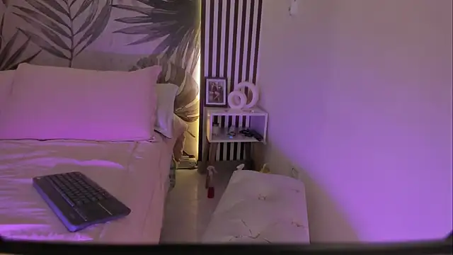 Samaantha-White online show from July 2026 11:12:01 AM