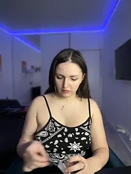 HoneySweetBee online show from November 2025 11:36:02 PM