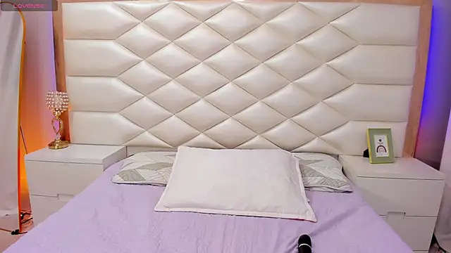 NinnaVous online show from April 2026 01:18:02 AM