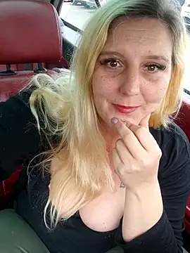 BecciDeluxe online show from April 2026 07:58:02 AM