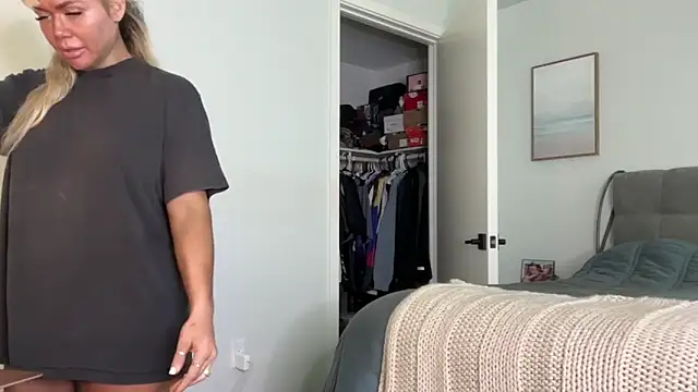 ElenaErickson online show from April 2026 12:41:01 AM