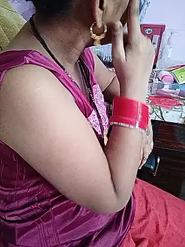 Snapshot of reemacouple007 chatting on June 2026 06:10:02 AM reemacouple007 online show from June 2026 06:10:02 AM