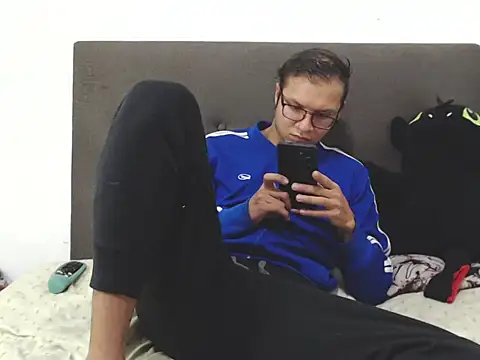 andy loverxx online show from February 2026 01:31:01 AM