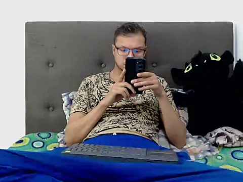 andy loverxx online show from February 2026 12:01:01 AM