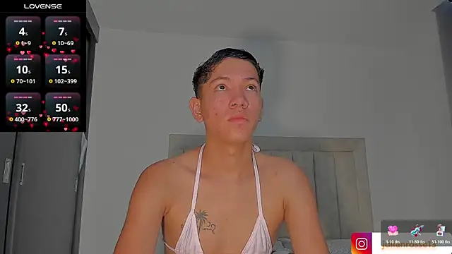 Snapshot of JulianRose_1 chatting on May 2026 11:37:01 AM JulianRose 1 online show from May 2026 11:37:01 AM