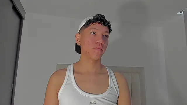 Snapshot of JulianRose_1 chatting on May 2026 01:08:01 PM JulianRose 1 online show from May 2026 01:08:01 PM