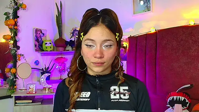 alisson zafiro  online show from April 2026 12:10:01 AM