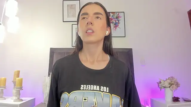 helen mooree online show from April 2026 12:41:01 PM