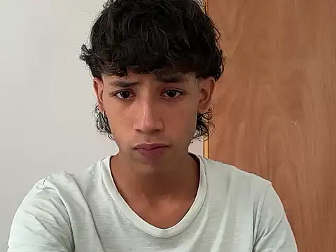 Ostin18hot online show from February 2026 07:23:01 PM