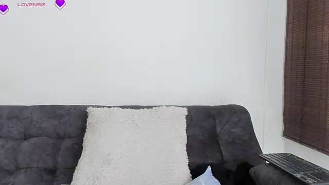 VeronicaTonu online show from April 2026 06:10:01 PM