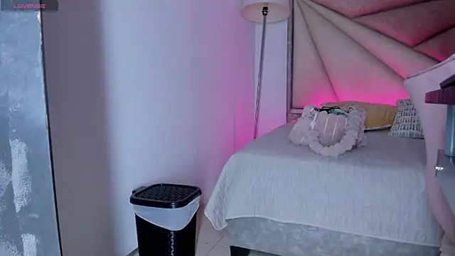 FaloonRoussel online show from September 2025 06:00:01 PM