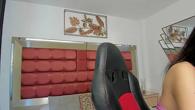 Snapshot of FaloonRoussel chatting on June 2026 08:08:01 PM FaloonRoussel online show from June 2026 08:08:01 PM