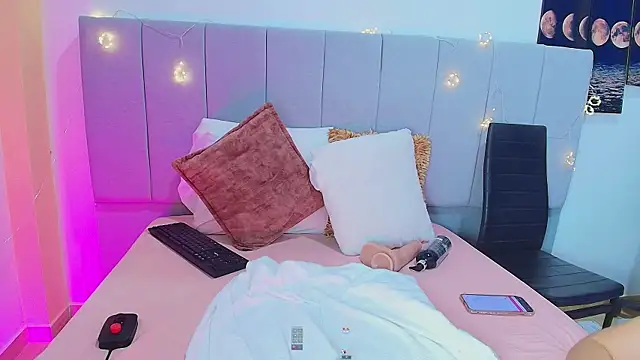 AbrilZannetii online show from March 2026 12:26:01 AM