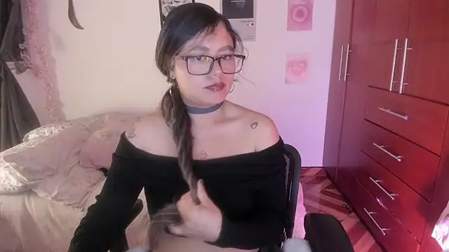 StephaniFox online show from December 2025 01:45:01 AM