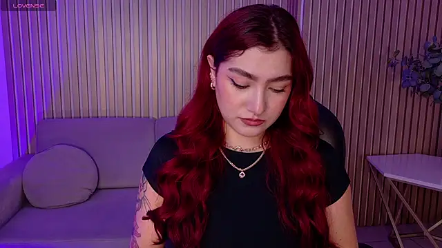 Snapshot of ViolettCastel chatting on February 2026 07:32:02 PM ViolettCastel online show from February 2026 07:32:02 PM