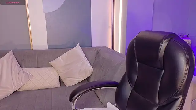 Snapshot of ViolettCastel chatting on February 2026 04:38:02 PM ViolettCastel online show from February 2026 04:38:02 PM