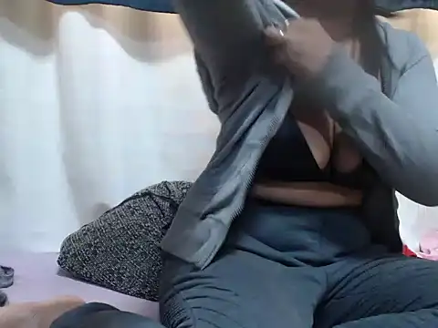 Linda sexy online show from June 2026 07:05:02 AM