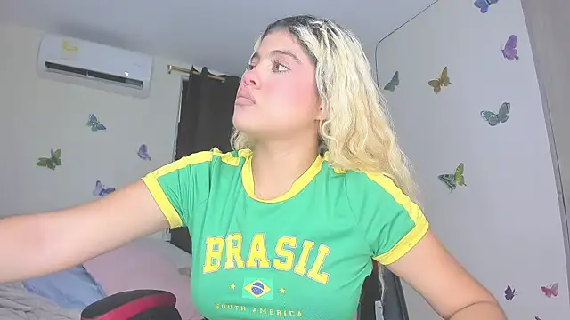 sofiacastillo01 online show from November 2025 01:18:02 PM