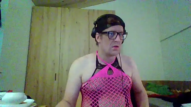 Bigthroaterboy online show from September 2025 04:30:01 PM