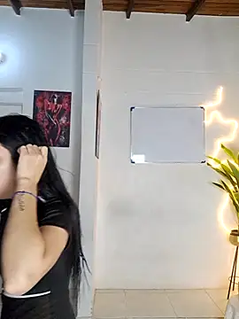 royalgirls x online show from March 2026 01:01:01 AM