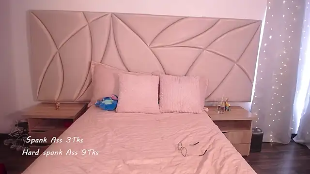 ValleryC online show from November 2025 08:41:02 PM