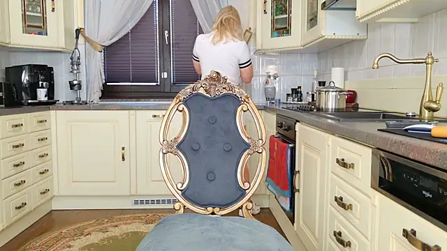 TUNDEROSE1 online show from April 2026 07:45:01 AM