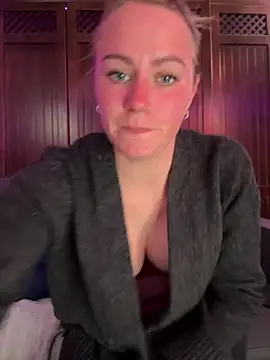 selenaluvv online show from March 2026 03:37:02 PM