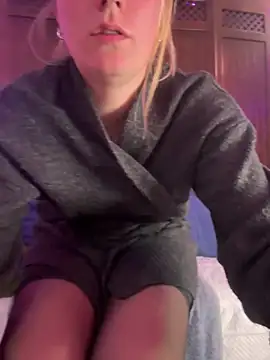 selenaluvv online show from March 2026 04:02:01 PM