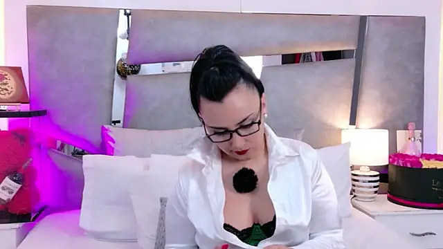 Evangeline Taylorr online show from April 2026 01:49:01 PM