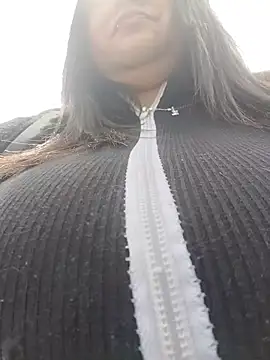Snapshot of Cristal__04 chatting on June 2026 05:07:01 PM Cristal 04 online show from June 2026 05:07:01 PM