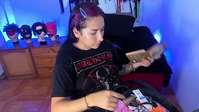 LucyStrike  online show from December 2025 11:21:02 PM