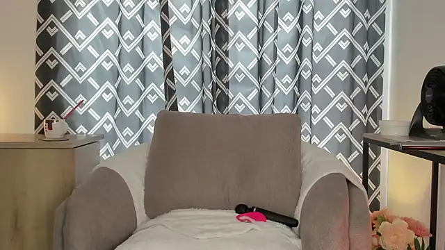 alyjonesoficiall online show from April 2026 04:04:01 PM