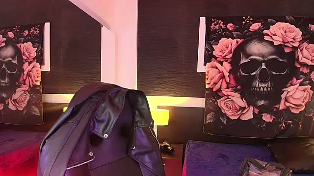 EvaaFoxxy1 online show from April 2026 12:39:02 PM