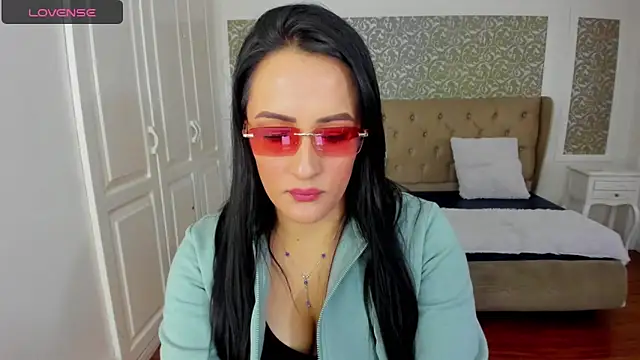 KimWessel  online show from April 2026 07:28:02 PM