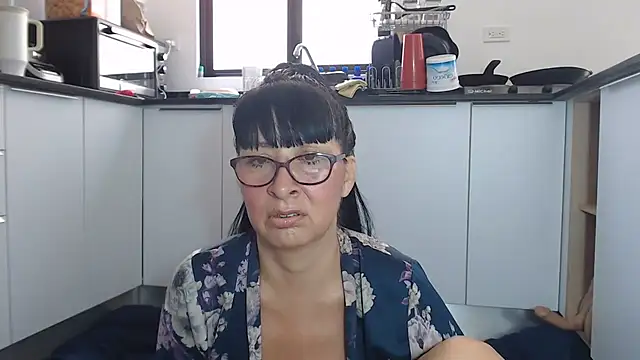 Snapshot of HellenLatin chatting on June 2026 05:08:01 PM HellenLatin online show from June 2026 05:08:01 PM