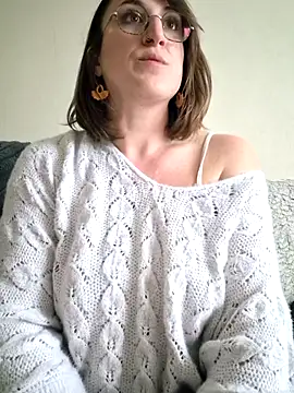 Snapshot of minierose chatting on April 2026 05:10:02 PM minierose online show from April 2026 05:10:02 PM