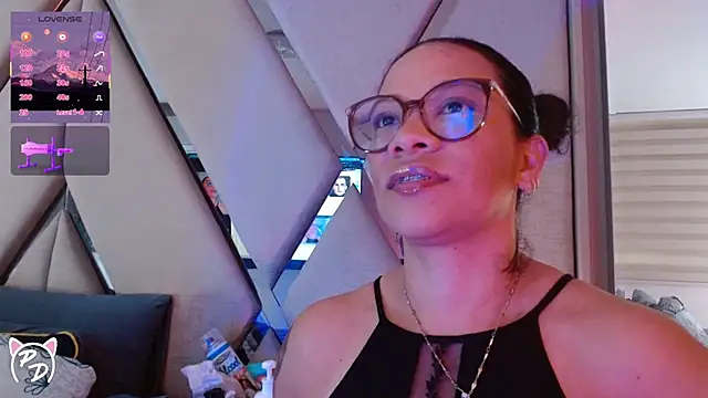 Snapshot of paula_daniela1 chatting on June 2026 09:31:02 PM paula daniela1 online show from June 2026 09:31:02 PM