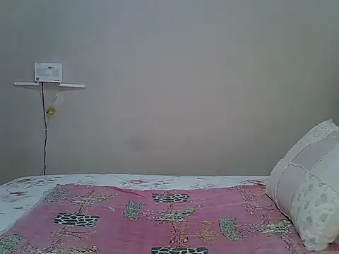 Snapshot of Cariepink chatting on July 2026 07:21:01 AM Cariepink online show from July 2026 07:21:01 AM