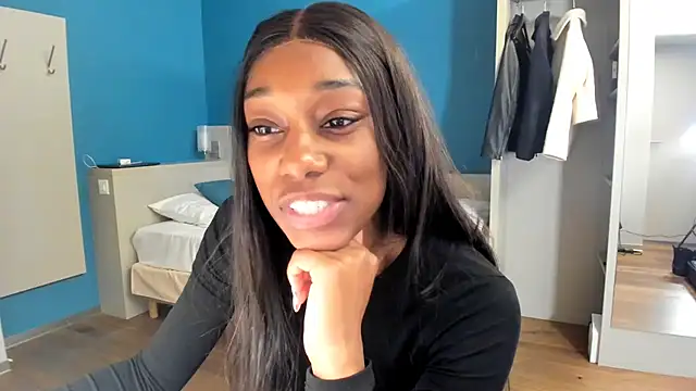 Snapshot of smileybabe chatting on October 2025 08:37:01 AM smileybabe online show from October 2025 08:37:01 AM