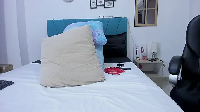 kamila lopez online show from January 2026 09:24:01 PM