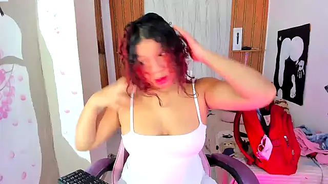 Snapshot of Emily_Coper18 chatting on June 2026 01:55:01 PM Emily Coper18 online show from June 2026 01:55:01 PM